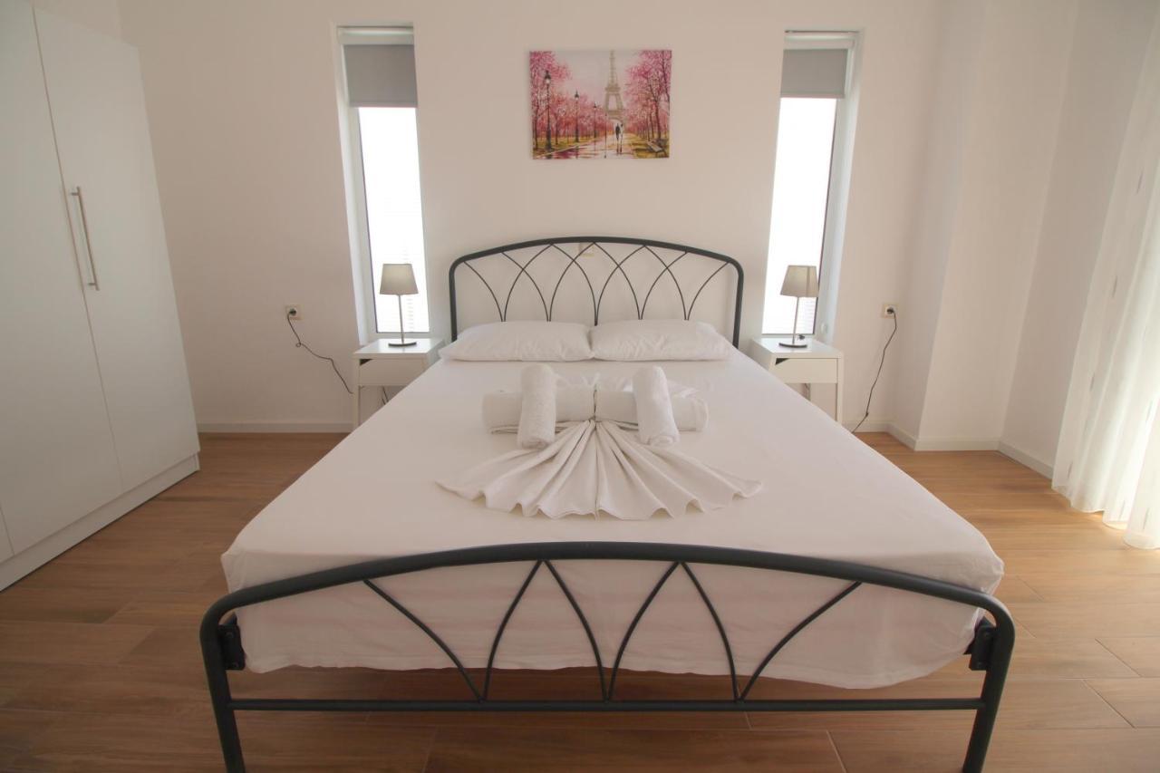 Nefeli Apartments Sarande Bagian luar foto