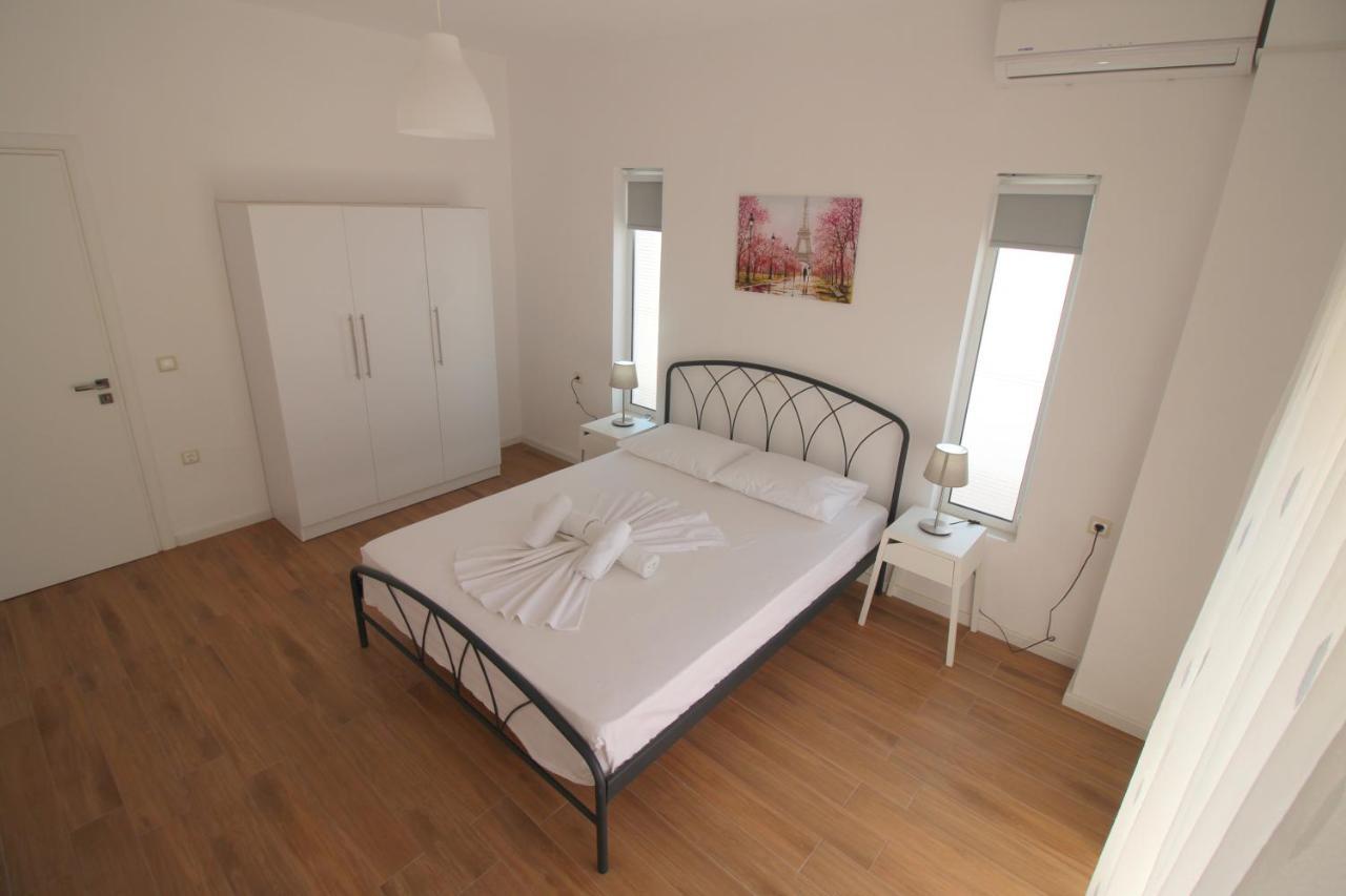 Nefeli Apartments Sarande Bagian luar foto