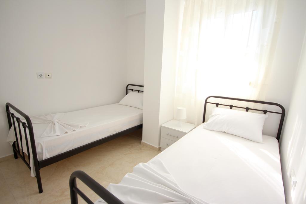 Nefeli Apartments Sarande Bagian luar foto