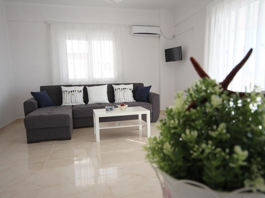 Nefeli Apartments Sarande Bagian luar foto