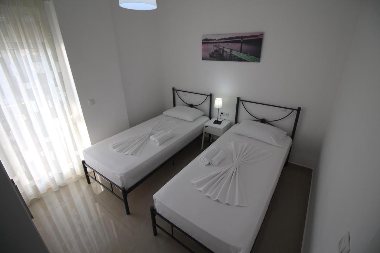 Nefeli Apartments Sarande Bagian luar foto