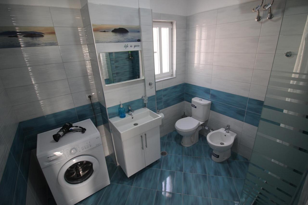 Nefeli Apartments Sarande Bagian luar foto